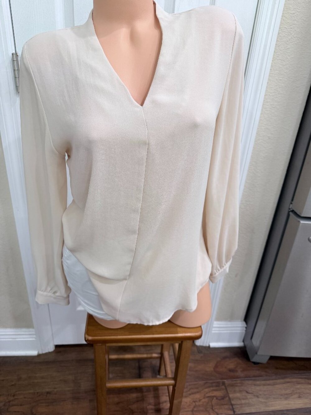 Violet + Claire Ivory V-Neck Long Sleeve Blouse Size Small Career Office